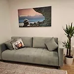 Apartamento Dům Se Dvěma Byty, Zahrada, Wifi, Netflix A Parkování Zdarma, Klidná část Hradce Králové