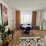 Dům Se Dvěma Byty, Zahrada, Wifi, Netflix A Parkování Zdarma, Klidná část Hradce Králové Apartamento Hradec Králové