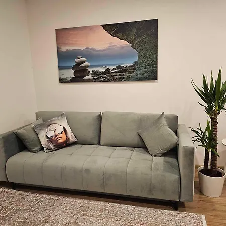 Appartement Dum Se Dvema Byty, Zahrada, Wi-fi A Parkovani Zdarma, Klidna Cast Hradce Kralove