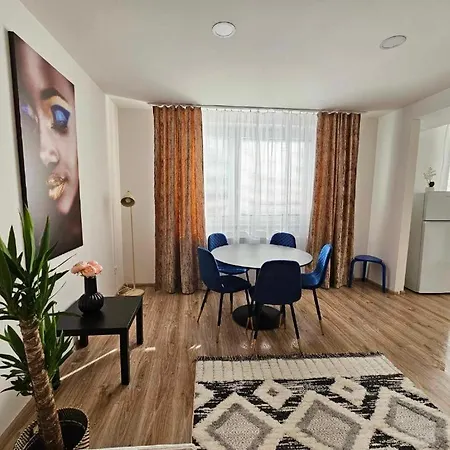 Dum Se Dvema Byty, Zahrada, Wi-fi A Parkovani Zdarma, Klidna Cast Hradce Kralove Appartement Hradec Králové